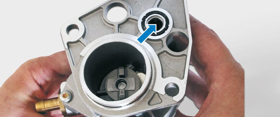 proper lubricating oil supply to the vacuum pump | Pierburg | Motorservice