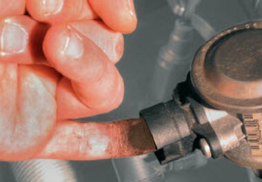 Finger check at secondary-air valve