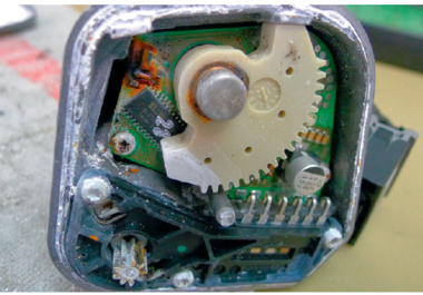 View of the interior of a damaged regulating throttle