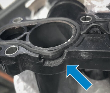 Abb. 3: Bruch (Schadensbild) Abb. 3: Bruch (Schadensbild) | Pierburg | Motorservice