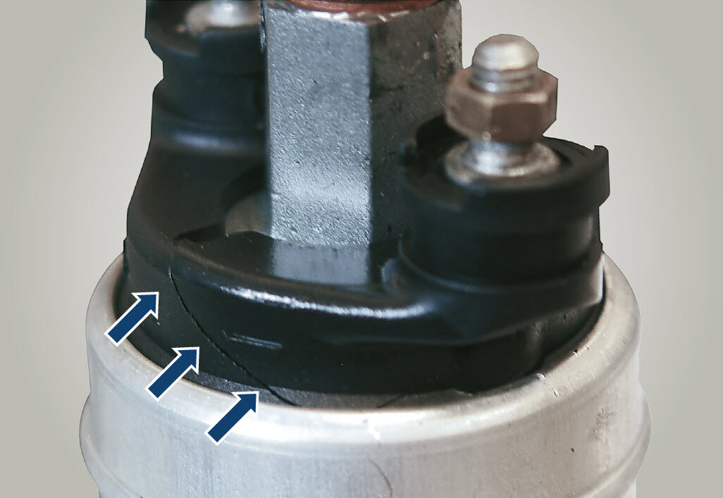 Gewaltschaden am Gehäuse - Arten von mechanischen Beschädigungen an elektrischen Kraftstoffpumpen | Pierburg | Motorservice