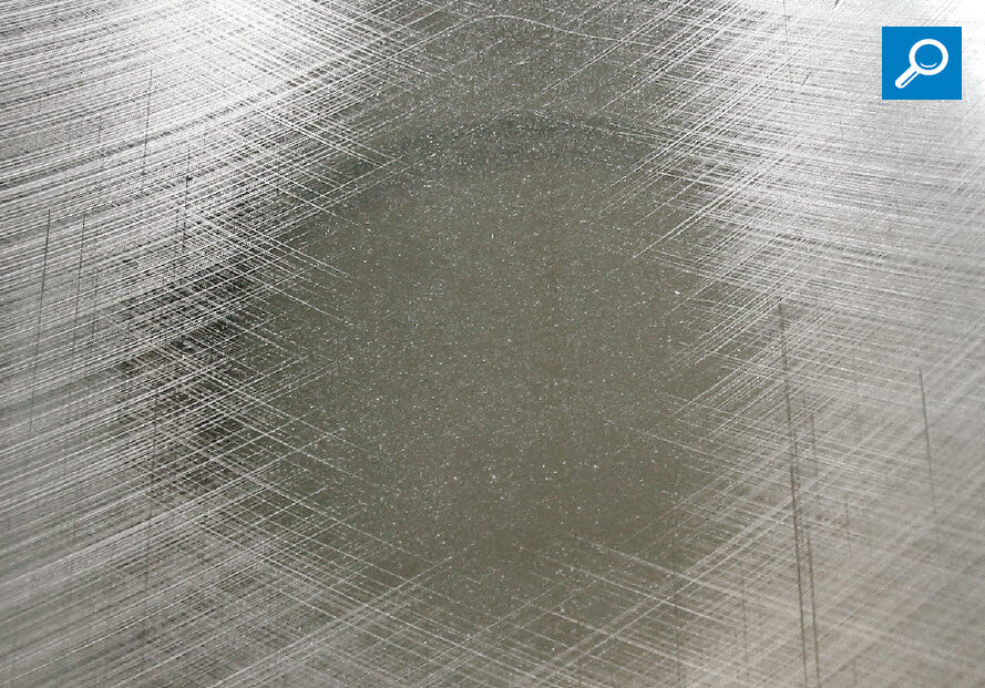 Fig. 2 (click to enlarge) Cylinder and cylinder liner - shiny spots in the upper tread area| Kolbenschmidt | Motorservice