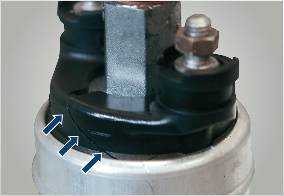 Dégât provoqué par un choc sur le boîtier (cliquer pour agrandir) Dégât provoqué par un choc sur le boîtier