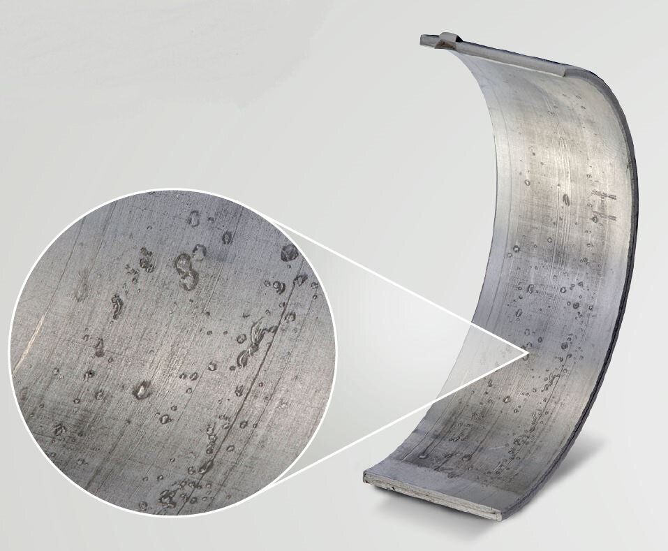 Deckelseitige Pleuellagerschale Stahl-Aluminium-Verbundwerkstoff (zum Vergrößern anklicken) Deckelseitige Pleuellagerschale Stahl-Aluminium-Verbundwerkstoff