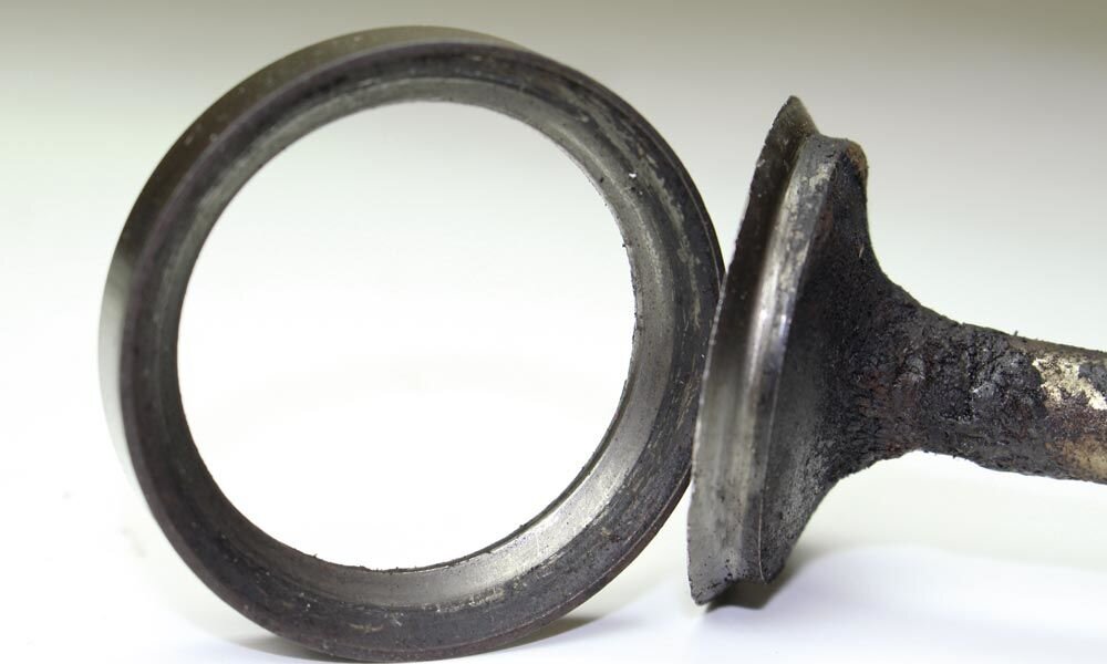 Ventil und Ventilsitzring verkokt und eingeschlagen