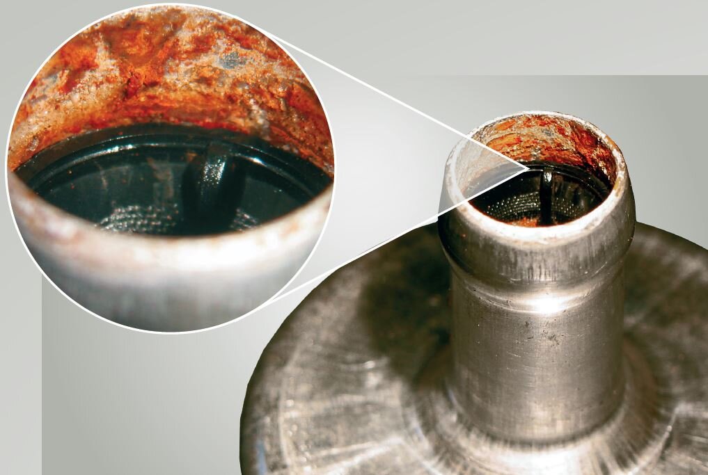 Rusted inlet of an E1F vane-type pump | Pierburg | Motorservice